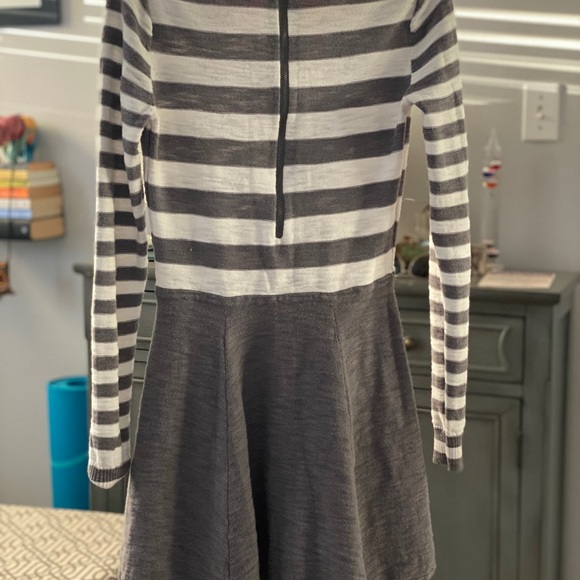 Express gray white skater dress - Picture 2 of 4